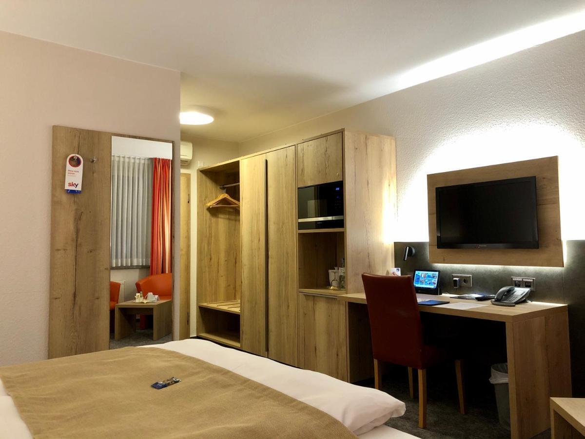 Hotel Merkur Landstuhl Bagian luar foto