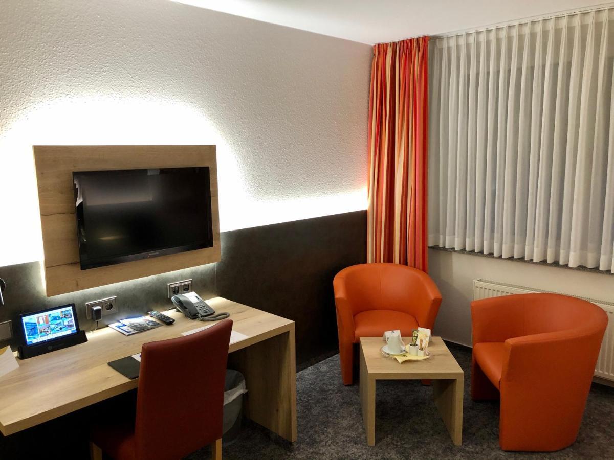 Hotel Merkur Landstuhl Bagian luar foto